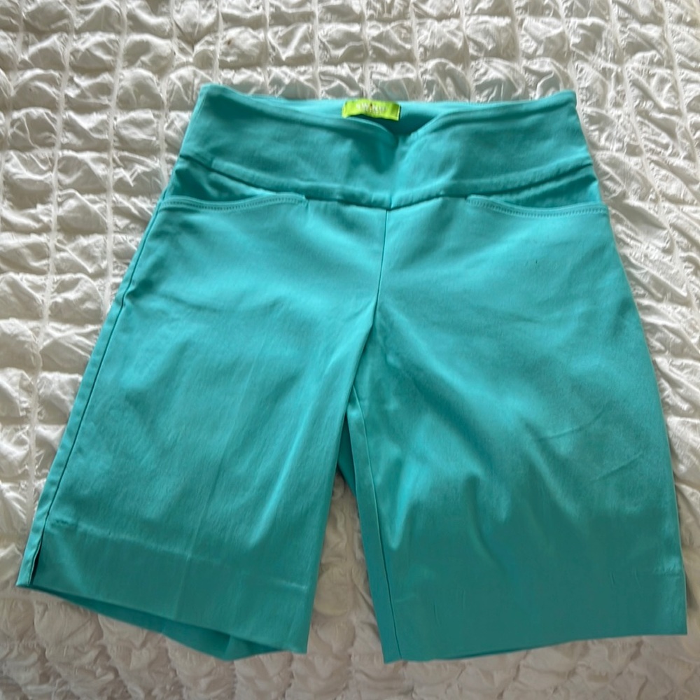 Swing golf shorts